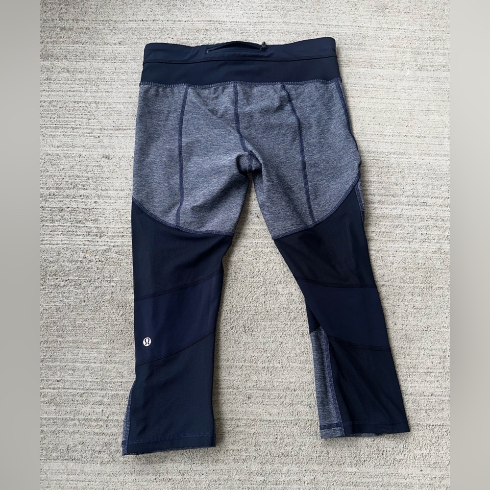 Lululemon Mesh With Me Crop Size 6 Navy/Sea Side Silver